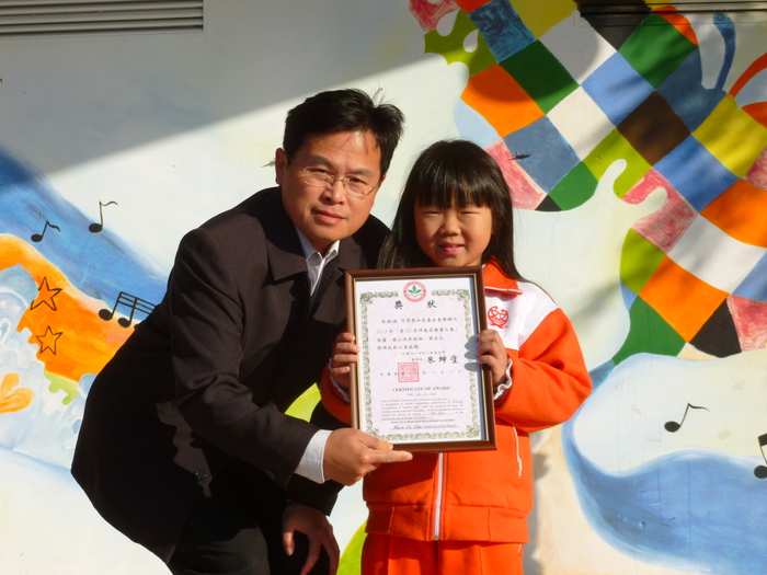 2013坤泰盃繪畫比賽榮獲國小低年級組第5名